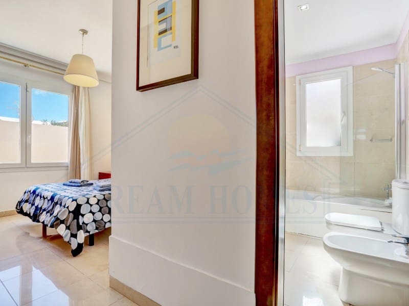 4 bedroom Villa for rent in Playa Blanca with pool garage - € 3,500 (Ref: 10013333)