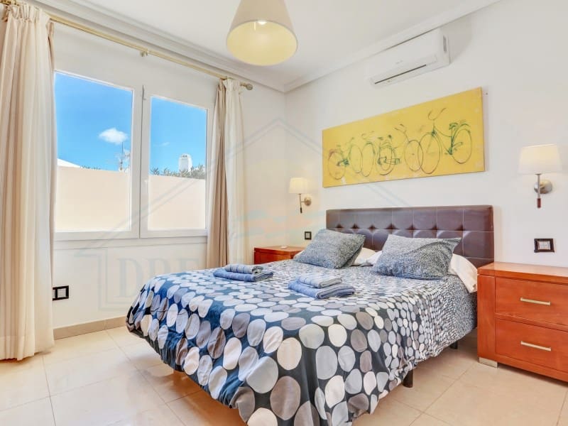 4 bedroom Villa for rent in Playa Blanca with pool garage - € 3,500 (Ref: 10013333)
