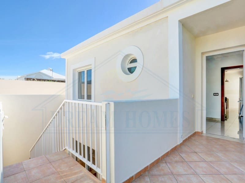 4 bedroom Villa for rent in Playa Blanca with pool garage - € 3,500 (Ref: 10013333)