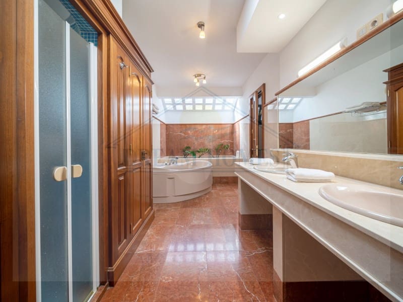 5 soverom Villa til salgs i Tias med svømmebasseng garasje - € 1 550 000 (Ref: 6345440)