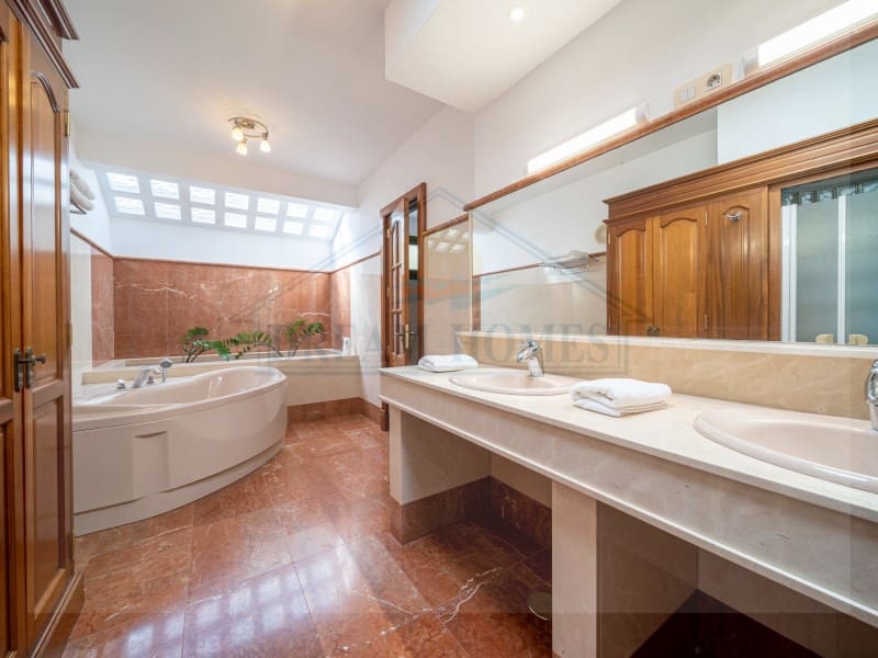 5 soverom Villa til salgs i Tias med svømmebasseng garasje - € 1 550 000 (Ref: 6345440)