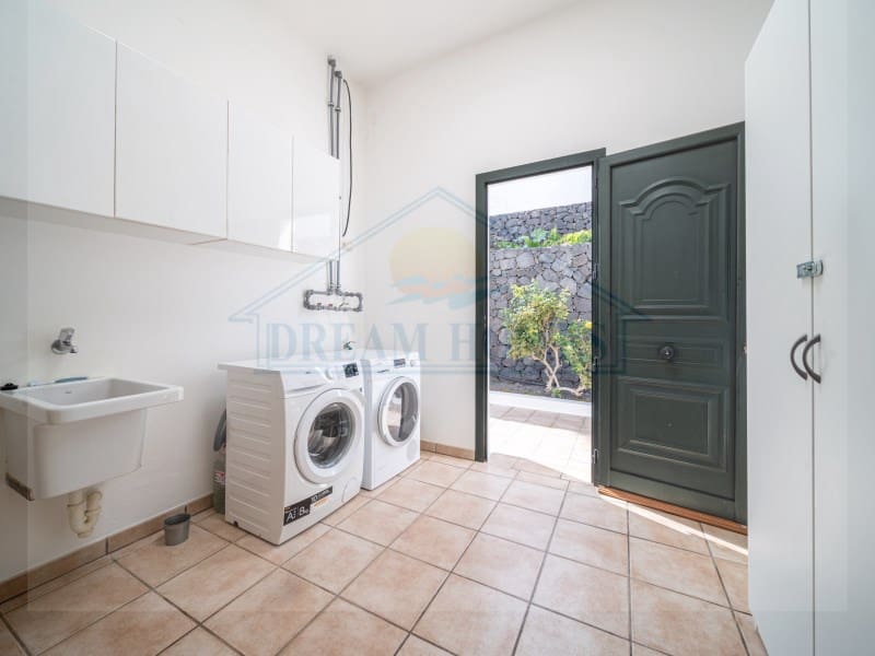 5 soverom Villa til salgs i Tias med svømmebasseng garasje - € 1 550 000 (Ref: 6345440)