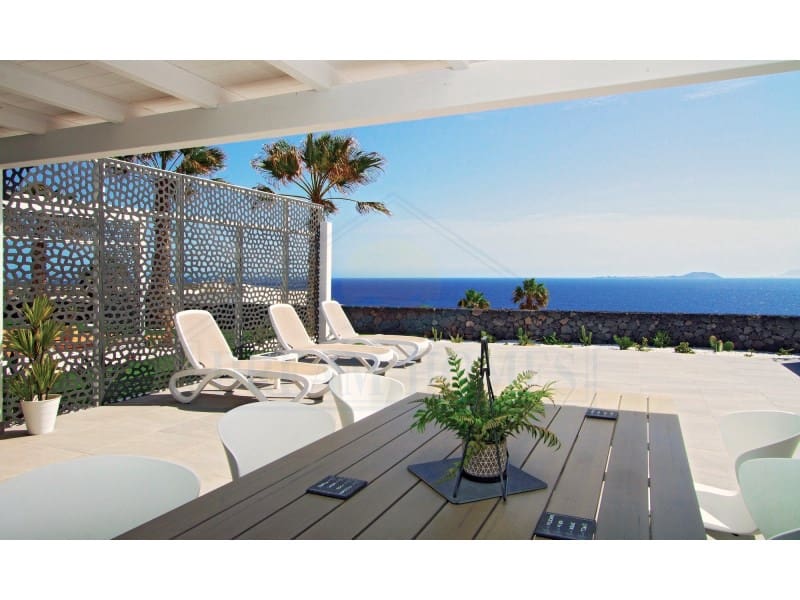 7 bedroom Villa for sale in Playa Blanca with pool garage - € 2,800,000 (Ref: 7102967)