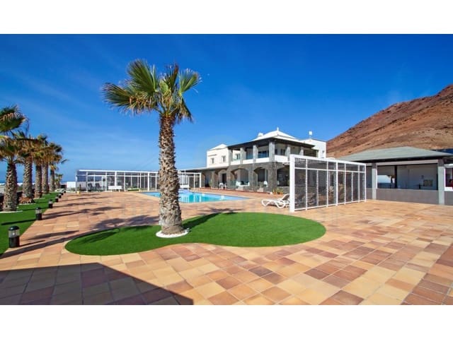 7 soverom Villa til salgs i Playa Blanca, Yaiza med svømmebasseng garasje - € 2 800 000 (Ref: 7102967)