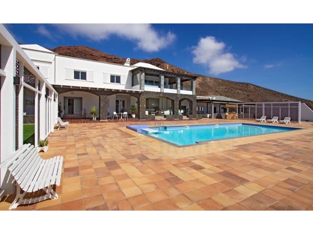 7 soverom Villa til salgs i Playa Blanca, Yaiza med svømmebasseng garasje - € 2 800 000 (Ref: 7102967)