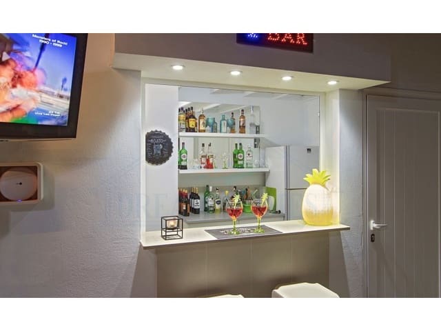 7 soverom Villa til salgs i Playa Blanca, Yaiza med svømmebasseng garasje - € 2 800 000 (Ref: 7102967)