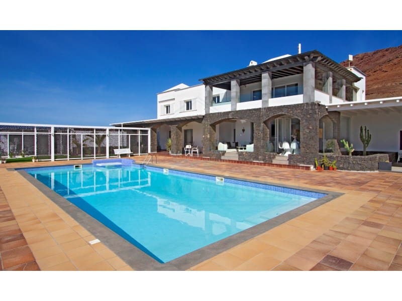 7 bedroom Villa for sale in Playa Blanca with pool garage - € 2,800,000 (Ref: 7102967)