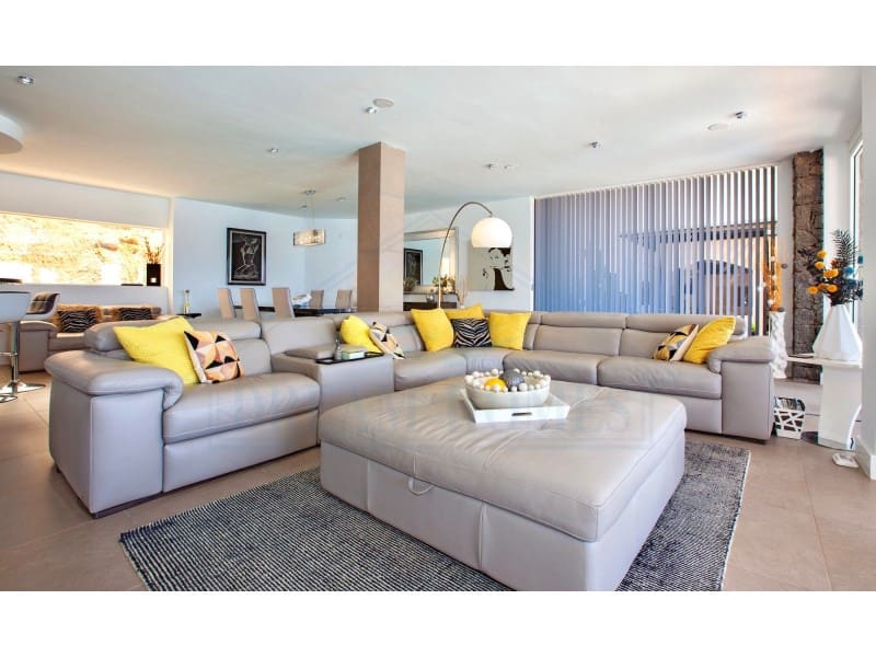 7 bedroom Villa for sale in Playa Blanca with pool garage - € 2,800,000 (Ref: 7102967)