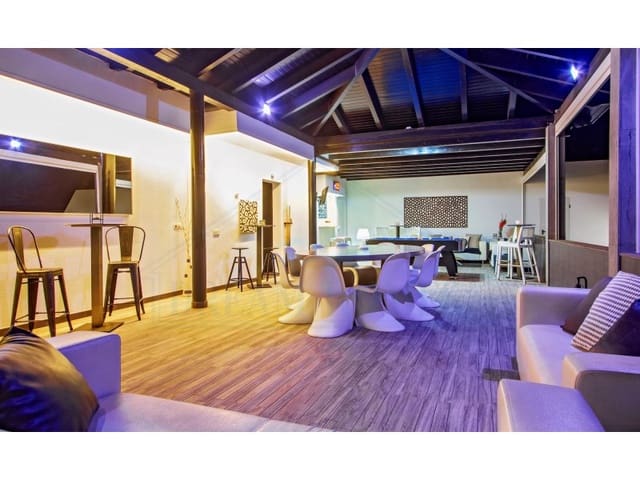 7 soverom Villa til salgs i Playa Blanca, Yaiza med svømmebasseng garasje - € 2 800 000 (Ref: 7102967)