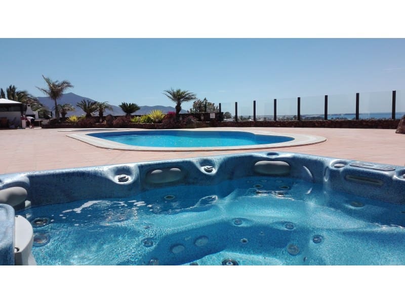 5 soveværelse Villa til salg i Playa Blanca med swimmingpool garage - € 1.480.000 (Ref: 7107241)