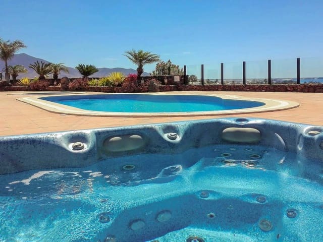 5 chambre Villa/Maison à vendre à Playa Blanca, Yaiza avec piscine garage - 1 480 000 € (Ref: 7107241)