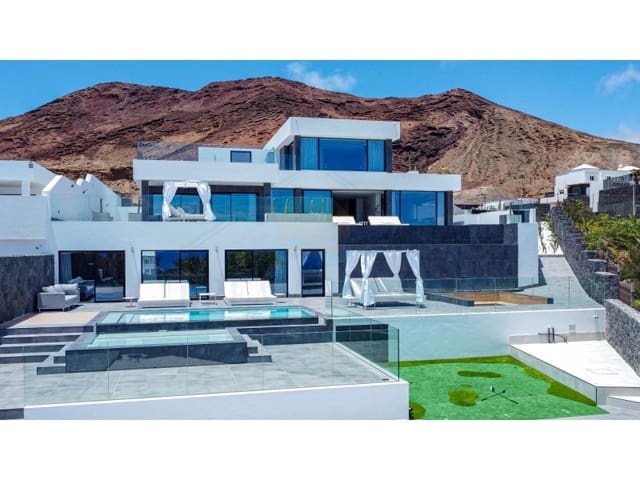 7 soverom Villa til salgs i Playa Blanca, Yaiza med svømmebasseng - € 3 075 000 (Ref: 8316060)