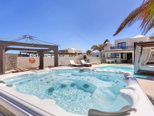4 chambre Villa/Maison à vendre à Playa Blanca, Yaiza avec piscine - 669 500 € (Ref: 9129931)