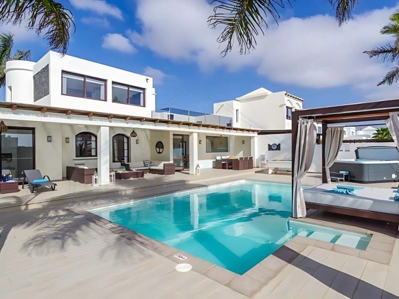 4 soveværelse Villa til salg i Playa Blanca med swimmingpool - € 669.500 (Ref: 9129931)