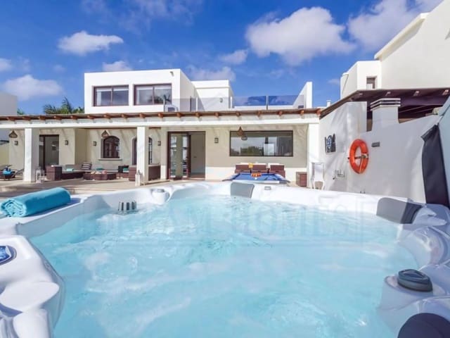 4 soverom Villa til salgs i Playa Blanca, Yaiza med svømmebasseng - € 669 500 (Ref: 9129931)