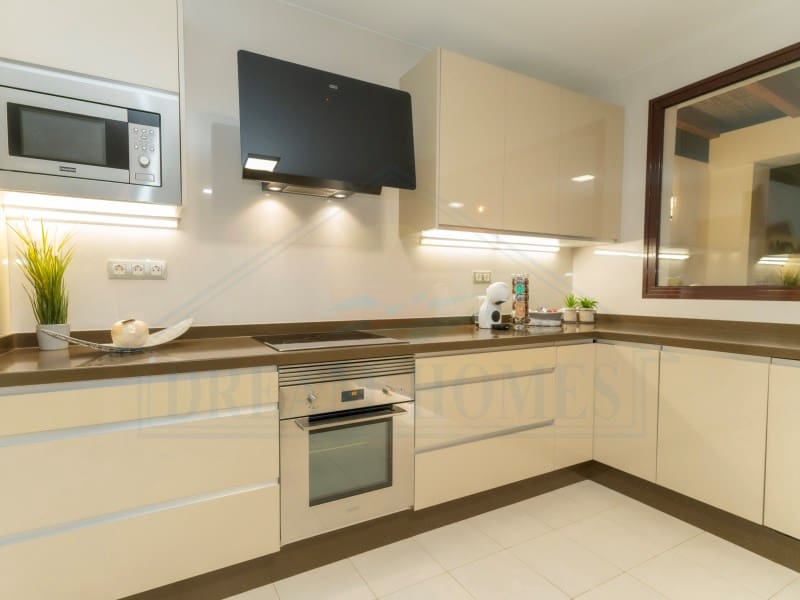 4 soveværelse Villa til salg i Playa Blanca med swimmingpool - € 669.500 (Ref: 9129931)