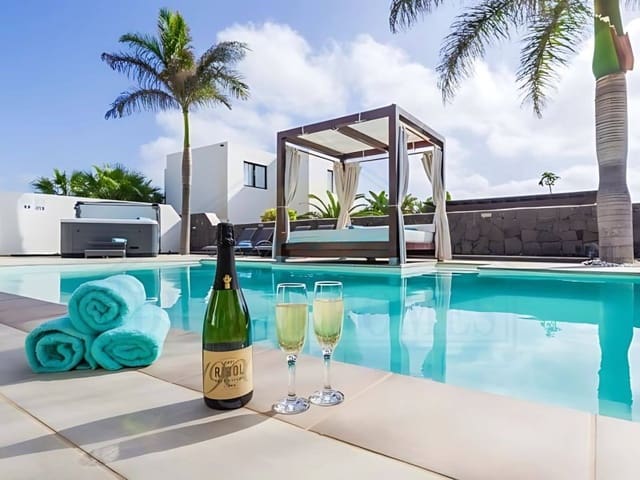 4 soverom Villa til salgs i Playa Blanca, Yaiza med svømmebasseng - € 669 500 (Ref: 9129931)