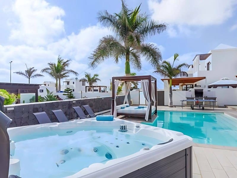 4 soveværelse Villa til salg i Playa Blanca med swimmingpool - € 669.500 (Ref: 9129931)