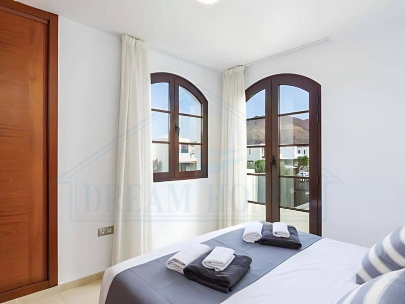 4 soveværelse Villa til salg i Playa Blanca med swimmingpool - € 669.500 (Ref: 9129931)