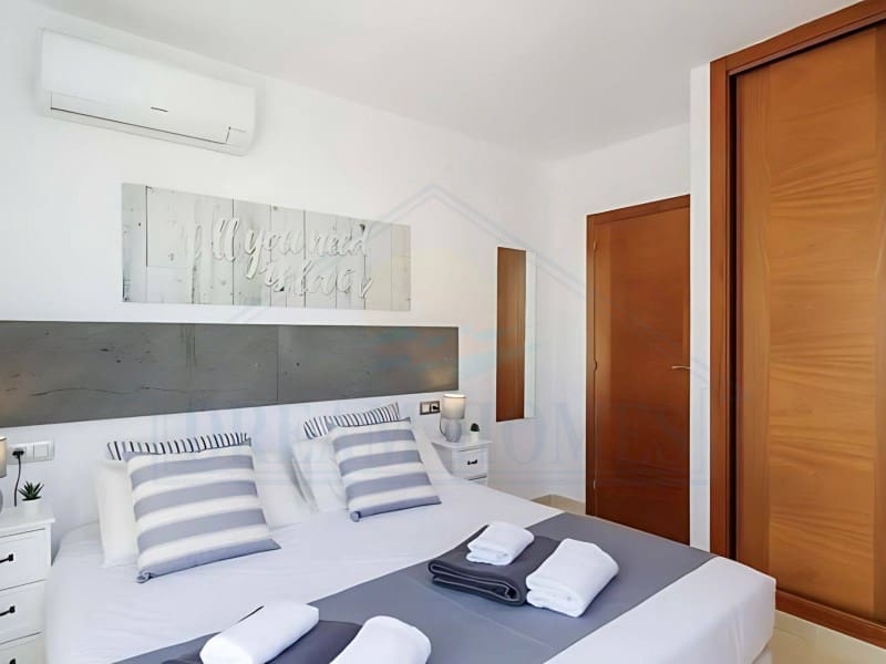 4 soveværelse Villa til salg i Playa Blanca med swimmingpool - € 669.500 (Ref: 9129931)