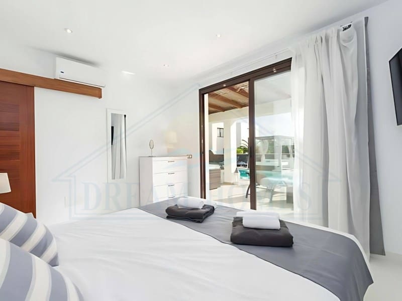 4 soveværelse Villa til salg i Playa Blanca med swimmingpool - € 669.500 (Ref: 9129931)