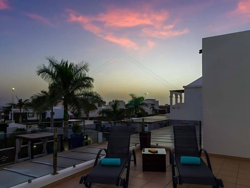 4 soveværelse Villa til salg i Playa Blanca med swimmingpool - € 669.500 (Ref: 9129931)