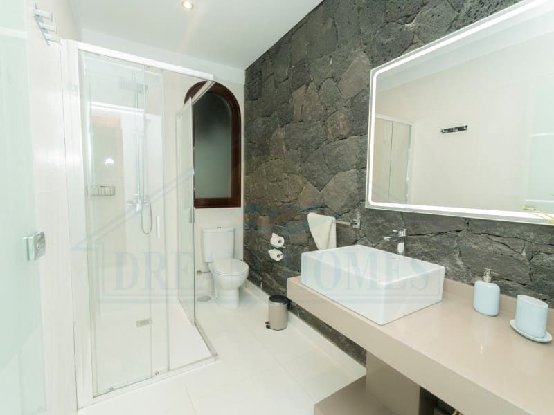 4 soveværelse Villa til salg i Playa Blanca med swimmingpool - € 669.500 (Ref: 9129931)