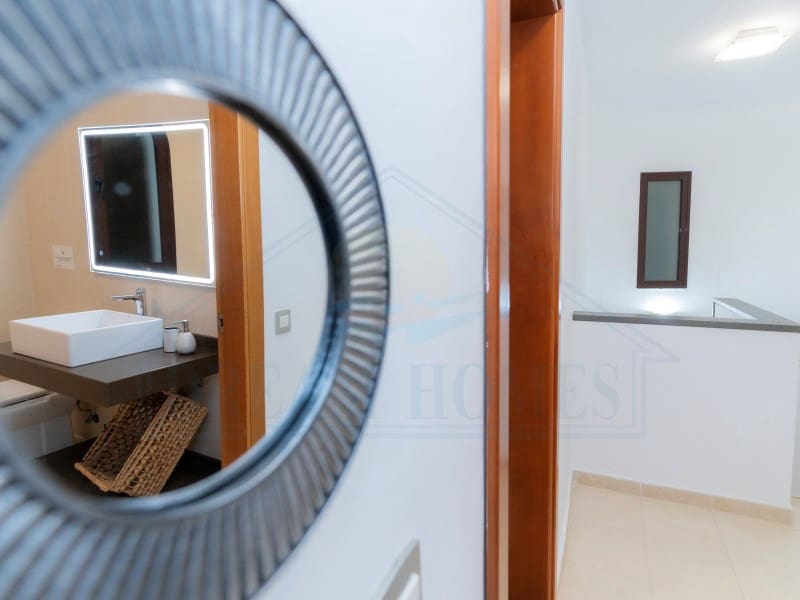 4 soveværelse Villa til salg i Playa Blanca med swimmingpool - € 669.500 (Ref: 9129931)