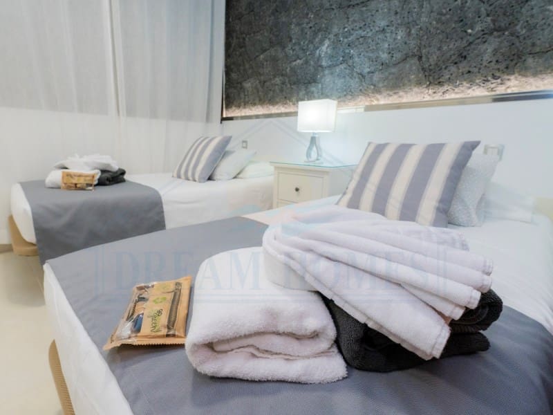 4 soveværelse Villa til salg i Playa Blanca med swimmingpool - € 669.500 (Ref: 9129931)