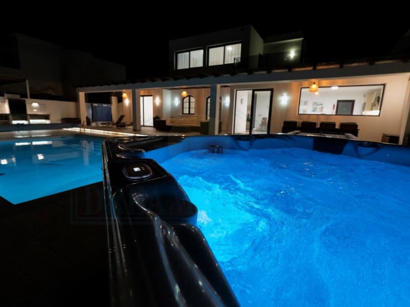 4 soveværelse Villa til salg i Playa Blanca med swimmingpool - € 669.500 (Ref: 9129931)