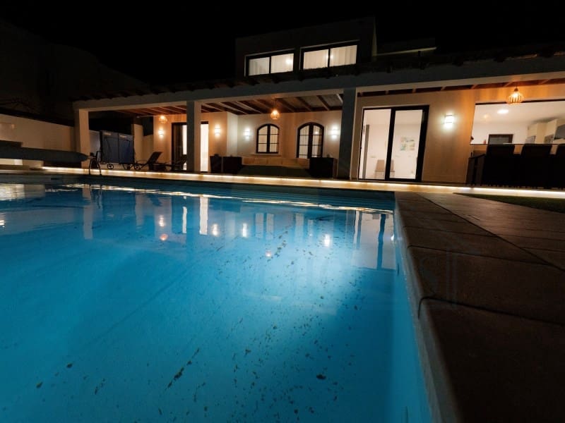 4 soveværelse Villa til salg i Playa Blanca med swimmingpool - € 669.500 (Ref: 9129931)