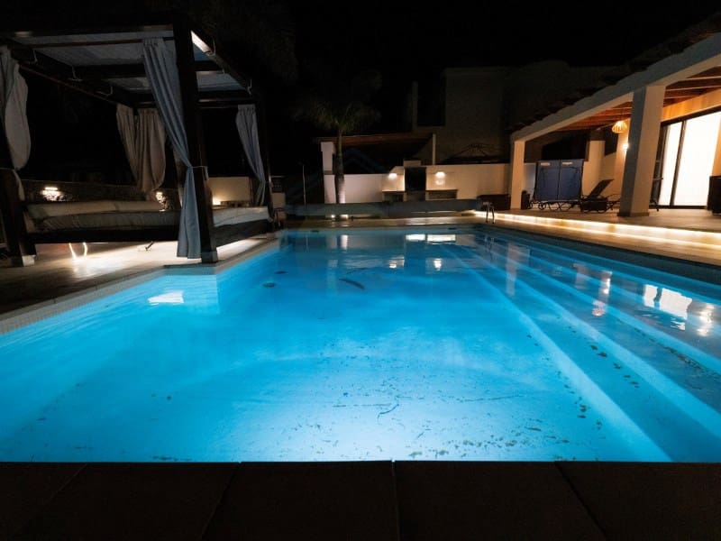 4 soveværelse Villa til salg i Playa Blanca med swimmingpool - € 669.500 (Ref: 9129931)