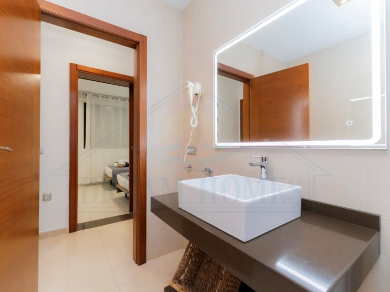 4 soveværelse Villa til salg i Playa Blanca med swimmingpool - € 669.500 (Ref: 9129931)