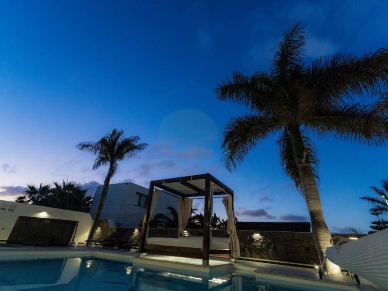 4 soveværelse Villa til salg i Playa Blanca med swimmingpool - € 669.500 (Ref: 9129931)