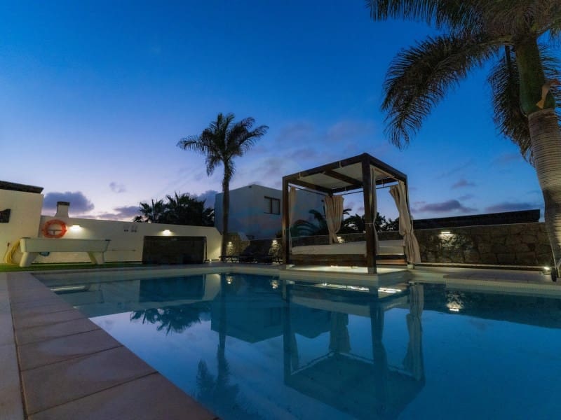 4 soveværelse Villa til salg i Playa Blanca med swimmingpool - € 669.500 (Ref: 9129931)