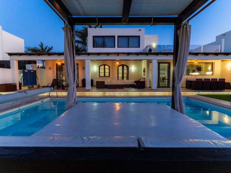 4 soveværelse Villa til salg i Playa Blanca med swimmingpool - € 669.500 (Ref: 9129931)