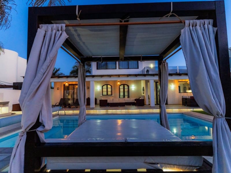 4 soveværelse Villa til salg i Playa Blanca med swimmingpool - € 669.500 (Ref: 9129931)