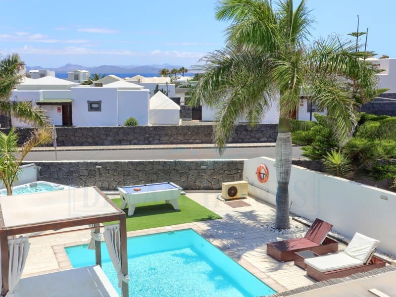 3 soveværelse Villa til salg i Playa Blanca med swimmingpool - € 597.400 (Ref: 9129932)