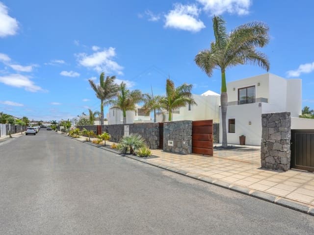 3 chambre Villa/Maison à vendre à Playa Blanca, Yaiza avec piscine - 597 400 € (Ref: 9129932)