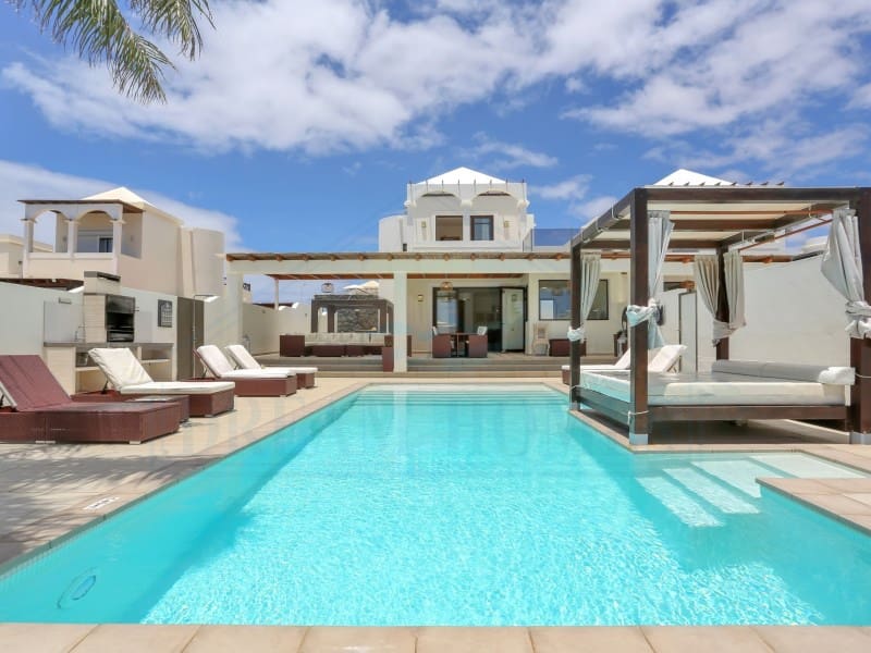 3 soveværelse Villa til salg i Playa Blanca med swimmingpool - € 597.400 (Ref: 9129932)