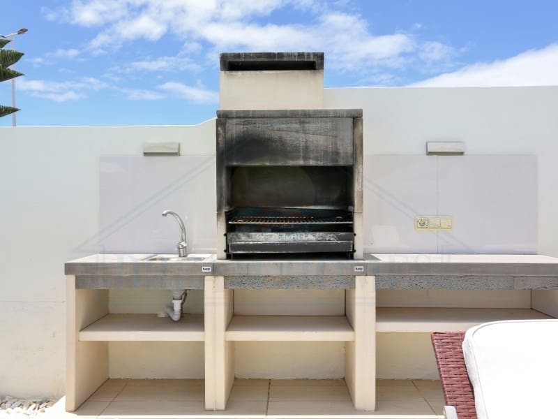 3 soveværelse Villa til salg i Playa Blanca med swimmingpool - € 597.400 (Ref: 9129932)