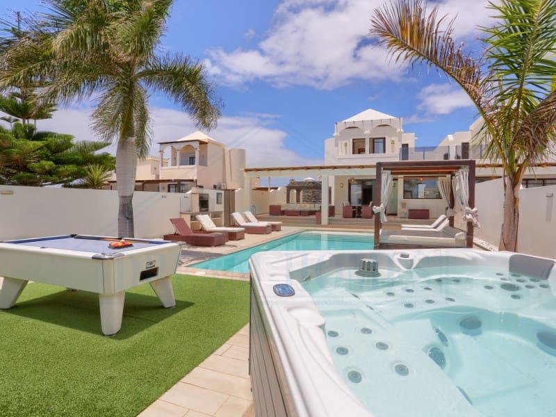 3 soveværelse Villa til salg i Playa Blanca med swimmingpool - € 597.400 (Ref: 9129932)