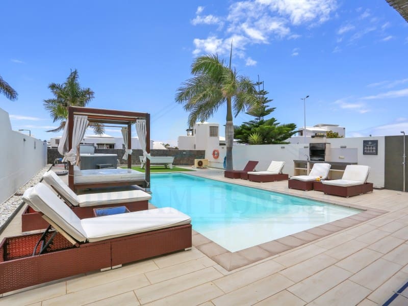 3 soveværelse Villa til salg i Playa Blanca med swimmingpool - € 597.400 (Ref: 9129932)