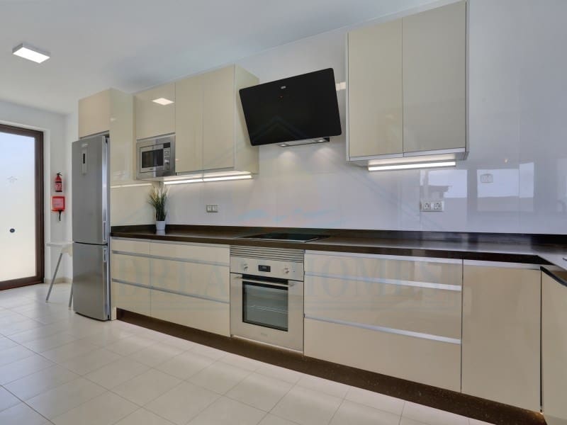 3 soveværelse Villa til salg i Playa Blanca med swimmingpool - € 597.400 (Ref: 9129932)