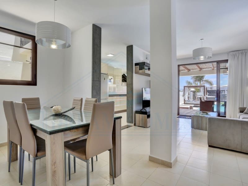 3 soveværelse Villa til salg i Playa Blanca med swimmingpool - € 597.400 (Ref: 9129932)