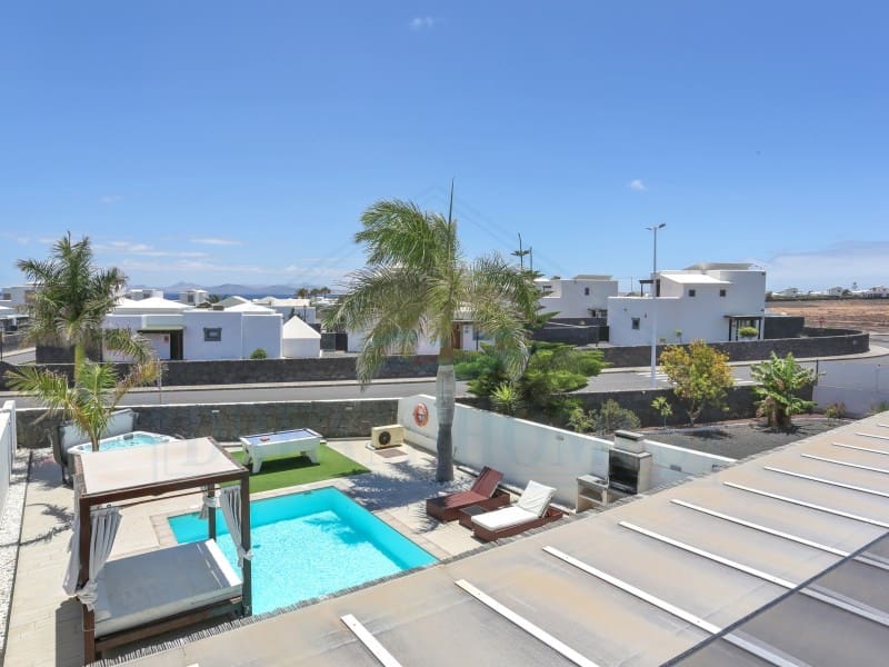 3 soveværelse Villa til salg i Playa Blanca med swimmingpool - € 597.400 (Ref: 9129932)