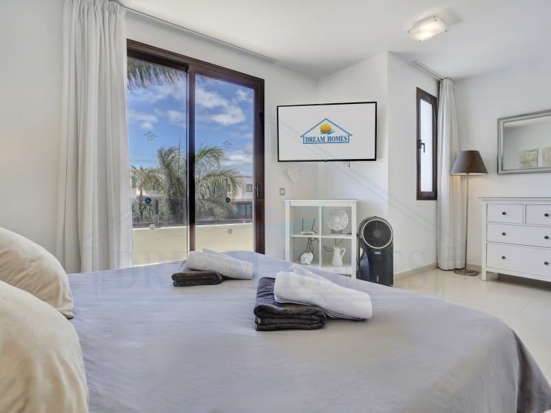 3 soveværelse Villa til salg i Playa Blanca med swimmingpool - € 597.400 (Ref: 9129932)
