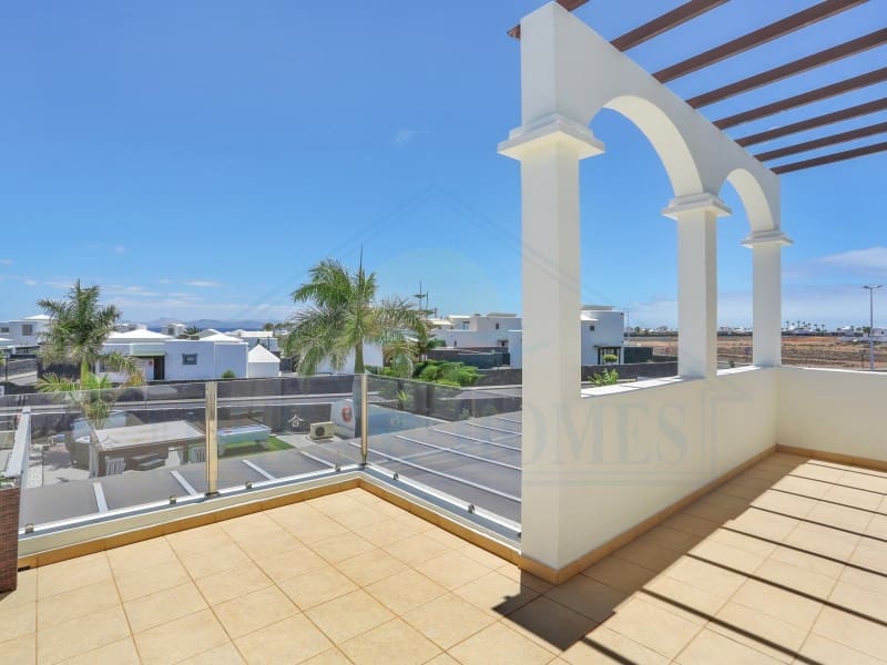 3 soveværelse Villa til salg i Playa Blanca med swimmingpool - € 597.400 (Ref: 9129932)