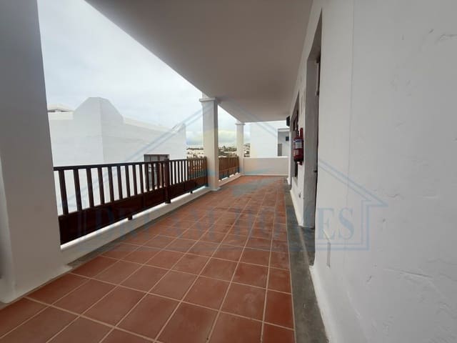 Kaupallinen vuokrattavana paikassa Playa Blanca, Yaiza - 1 050 € (Ref: 9300980)