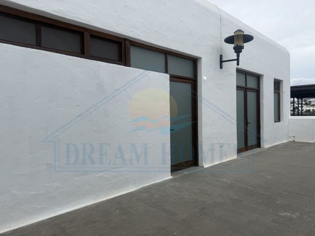 Kaupallinen vuokrattavana paikassa Playa Blanca, Yaiza - 1 050 € (Ref: 9300980)